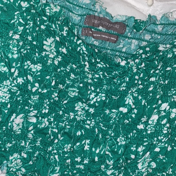 URBAN OUTFITTERS CROP TOPS - Picture 3 of 3